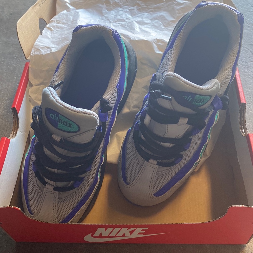 - 🔵🟣Nike